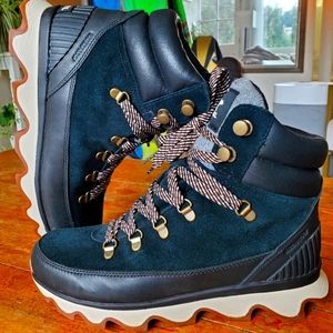 SOREL CONQUEST WINTER BOOTS Size 9 Black, white & tan